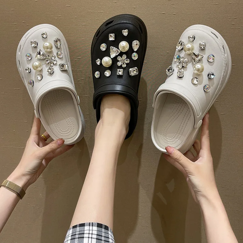 

2021 Anti Slide Bling Diamond Stud Indie Woman Summer Slides Designer Luxury Slippers Female Fashion Sandals Harajuku