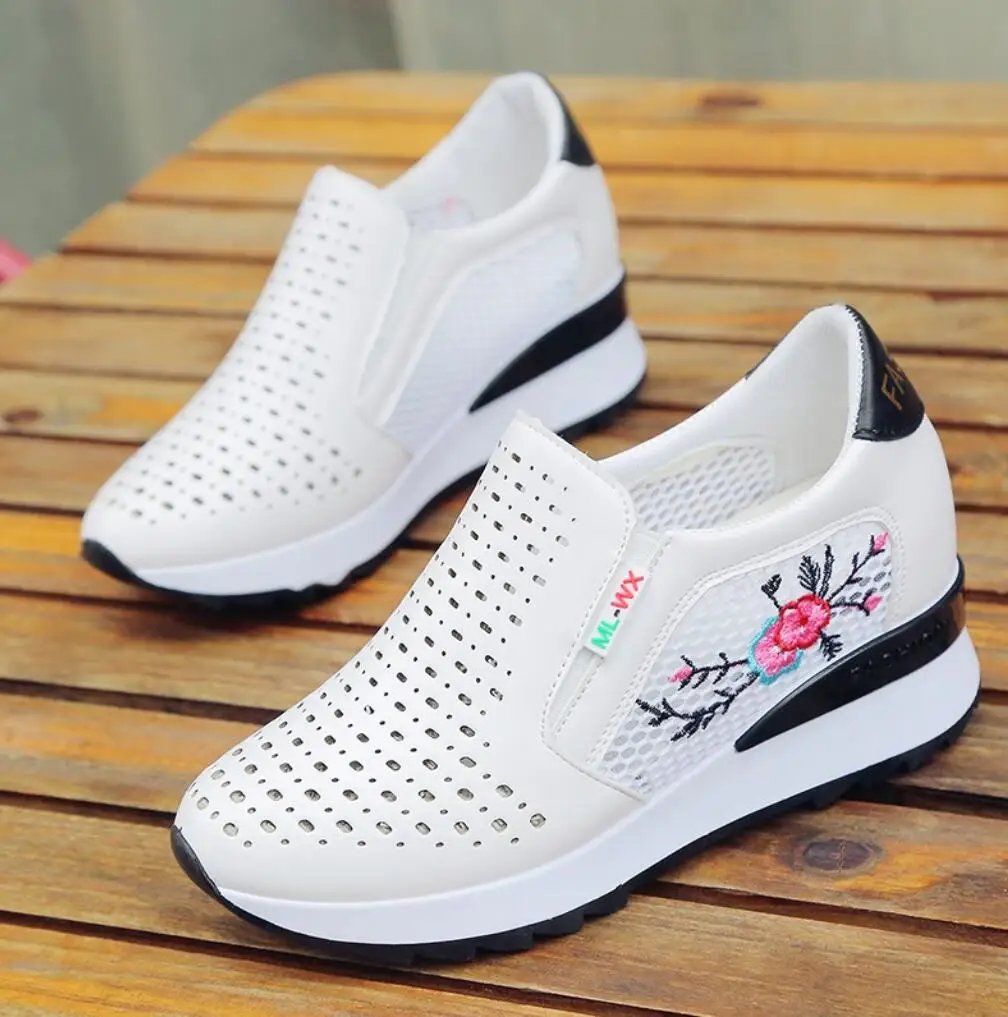 Кроссовки женские без шнуровки повседневные туфли лоферы с цветами вырезами