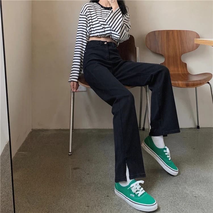 

Прямые джинсовые брюки с высокой талией и вышивкой в виде сердечек