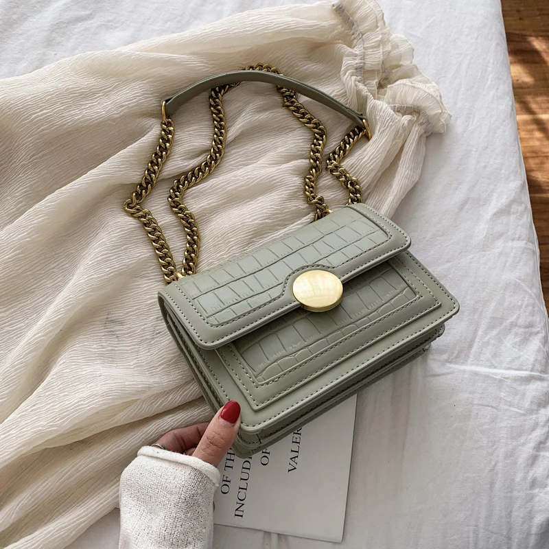 

Женская сумка-мессенджер с крокодиловым узором, на цепочке