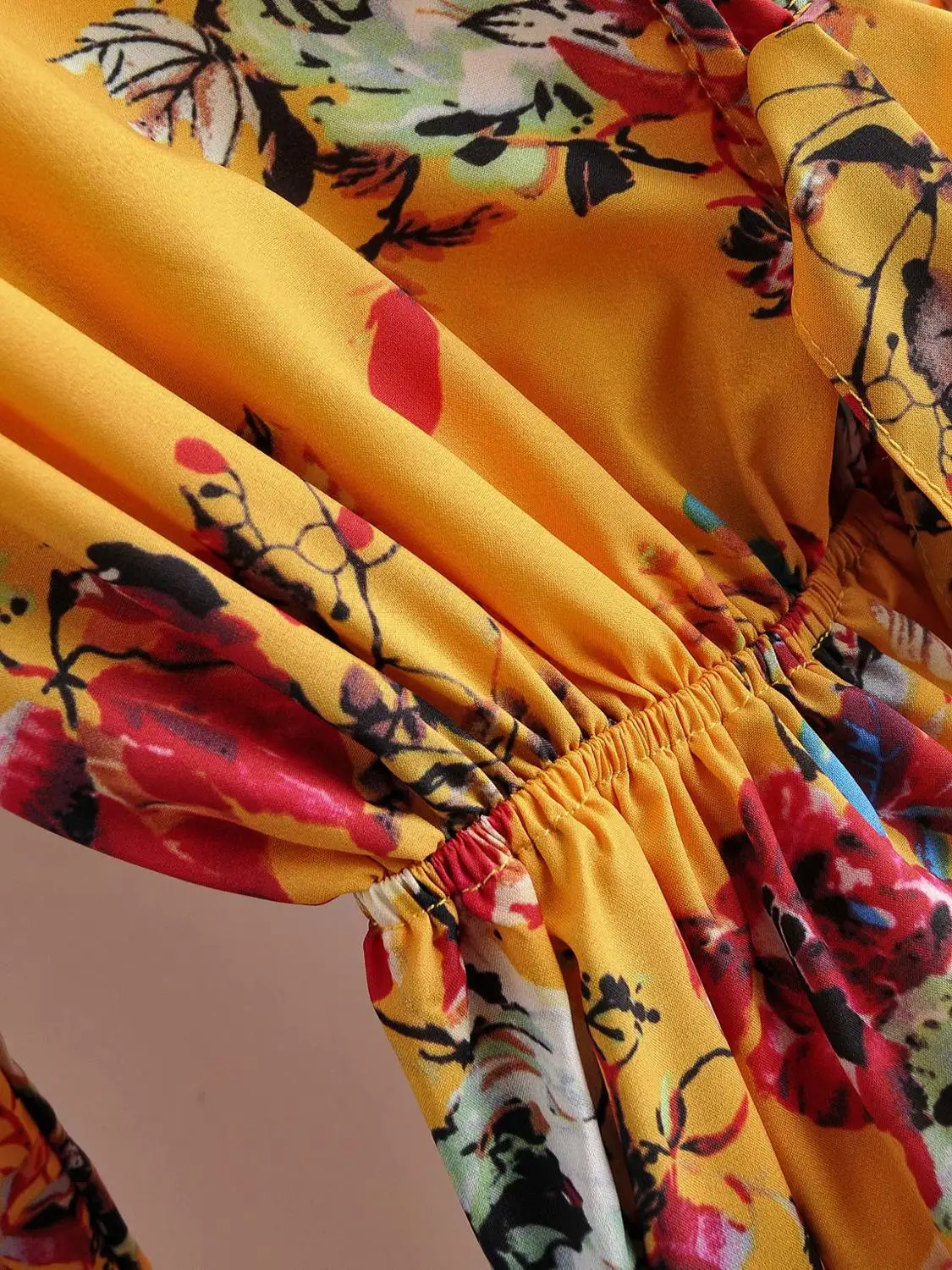 Женский комбинезон с цветочным принтом Bazaleas желтый глубоким v-образным вырезом