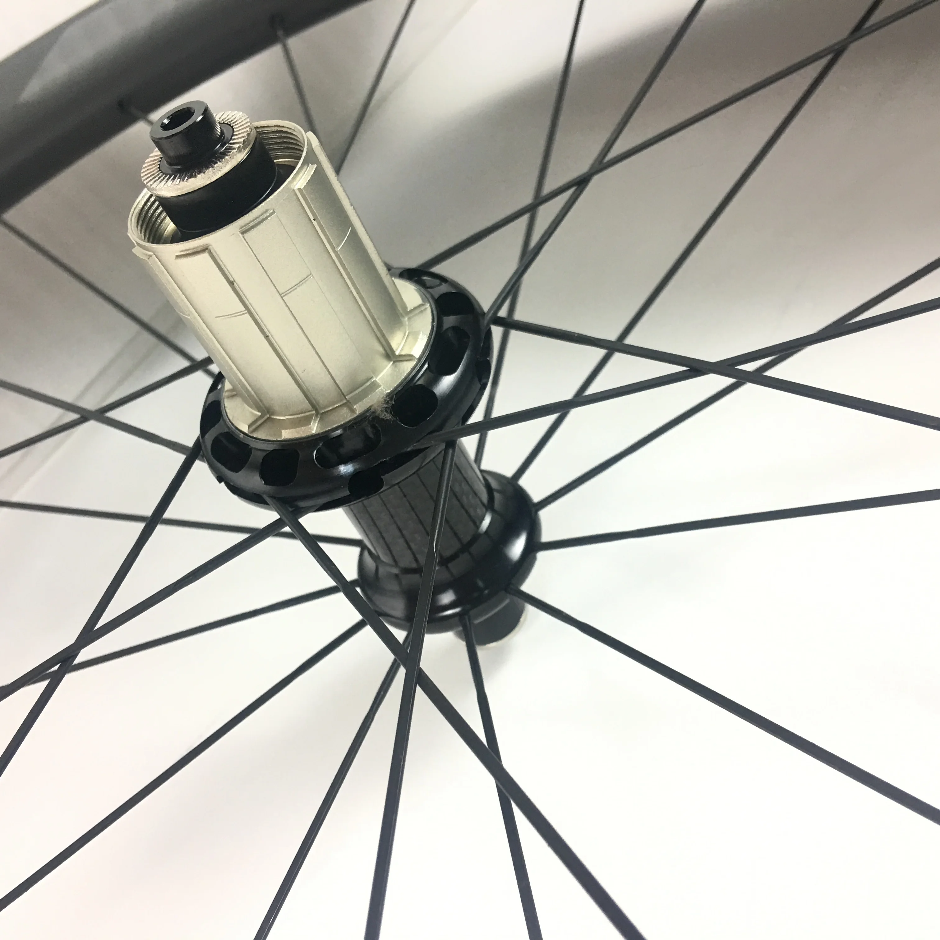700C колесная установка Roue cartone Pour велодорожка прямая тяга низкая сопротивление