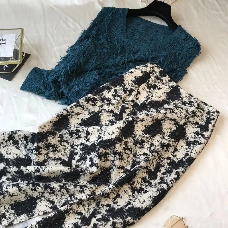 

South Korea INS with the same paragraph 2020 autumn and winter new ink printing high waist split in the long A skirt