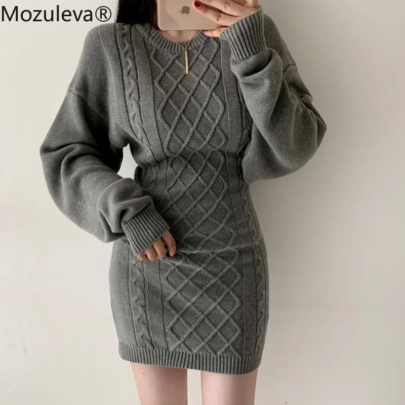 Женское трикотажное платье-свитер с круглым вырезом и открытой спиной | Женская