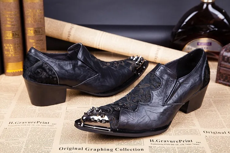 Christia Bella круглым носком и металлическими заклепками острым носом размера плюс