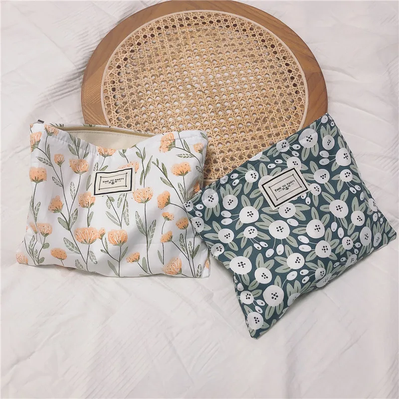 

Cosmetic Bag Cotton Fabric Floral Makeup Case Large Capacity Travel Toiletry Bag Necesserie Organizer Cosmetic Pouch Lady Clutch