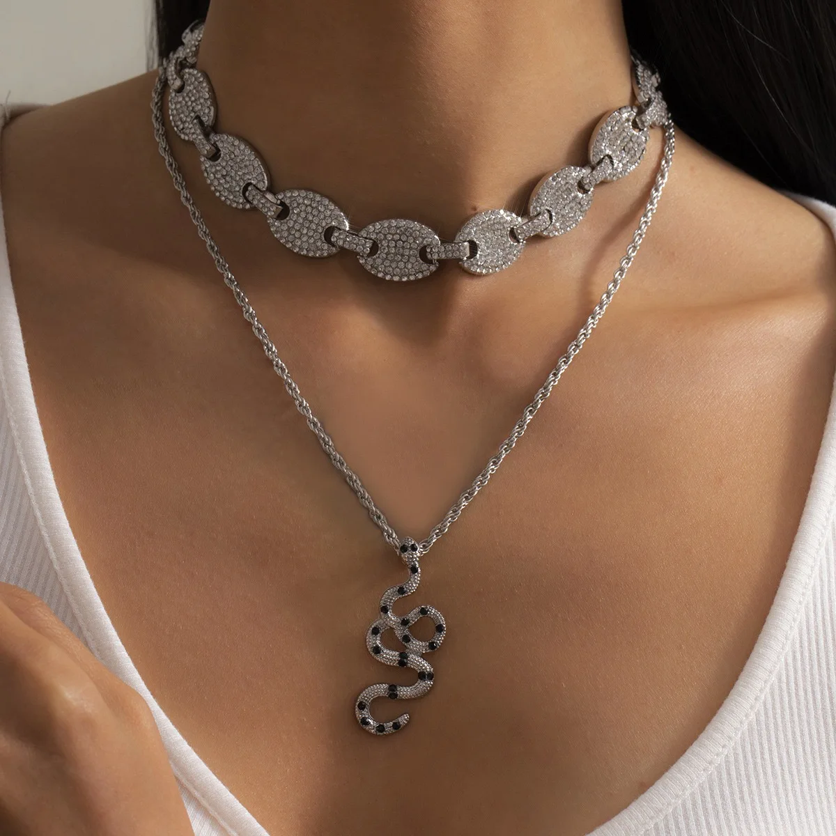 

2021 New Women's Dragon Metal Necklace Pendant Couple Jewelry Shiny Rhinestone Chain Necklace Necklace Jewelry Gift