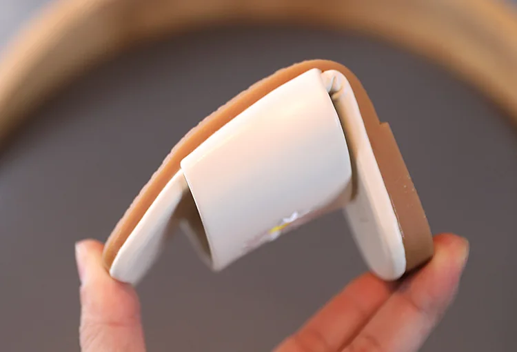 

2021 Summer New Girls Soft-soled Slippers Girls Home Flip Flops Cute Princess Wind Sandals Girls Casual Fashion Slippers 26-36