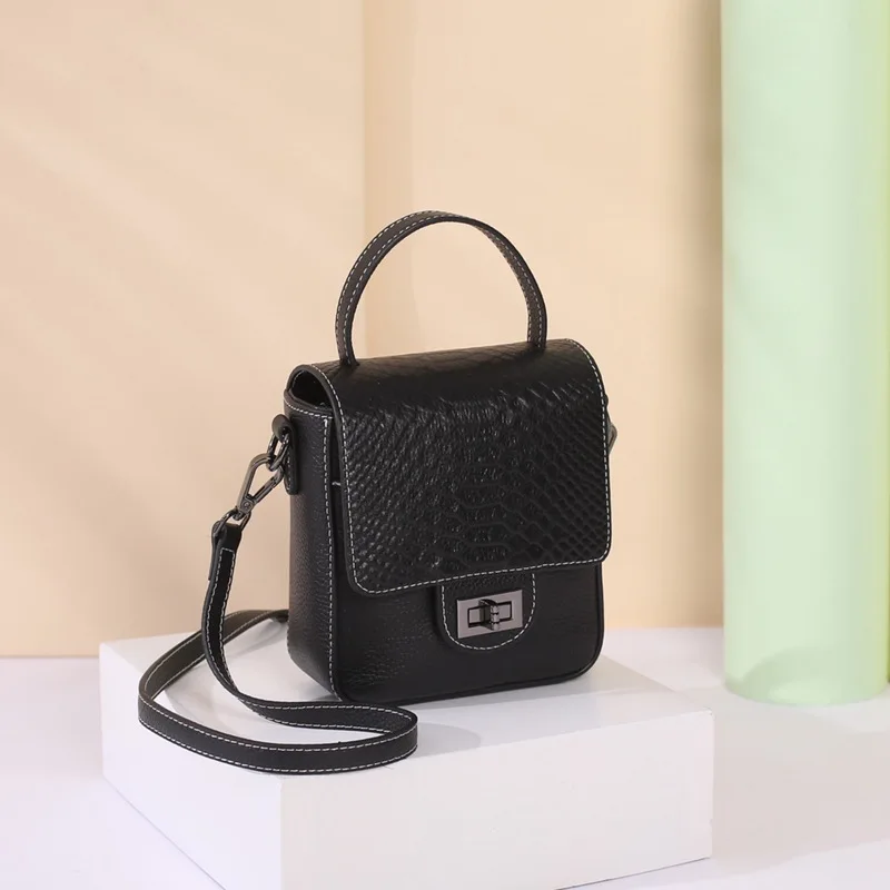 

Korean fashion portable small square bag 2021 new style single shoulder bag crocodile mobile phone bag leather women's bag