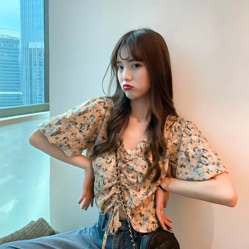 

Chiffon Floral Women Blouses V-neck Short Puff Sleeve Shirts Sweet Shirring Pullover Retro Design Elegant Summer Ulzzang Mujer
