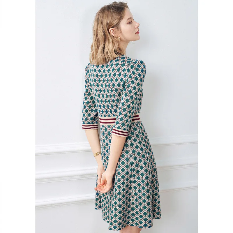 

Spring 2021 new V-neck Plaid Dress with waist and slim fragrance