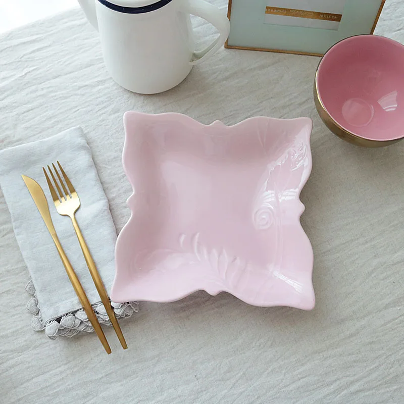 Нестандартная керамическая десертная тарелка розовая бабочка глубокая с