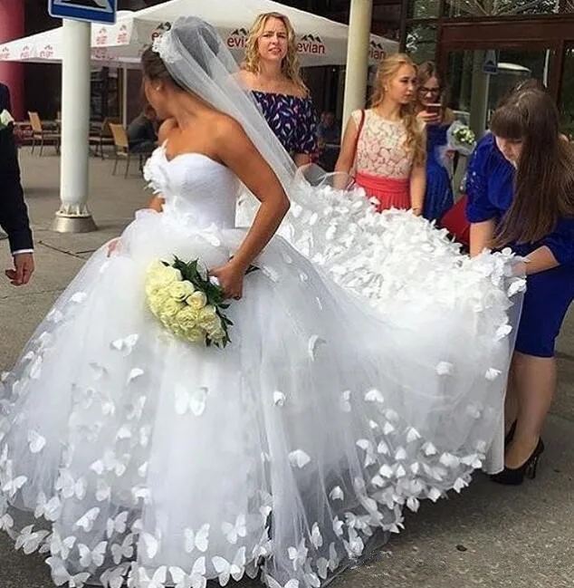 

3D butterfly Wedding Dresses Court Train Princess Sweetheart Dubai Arabic princess Wedding Gowns robe de mariage