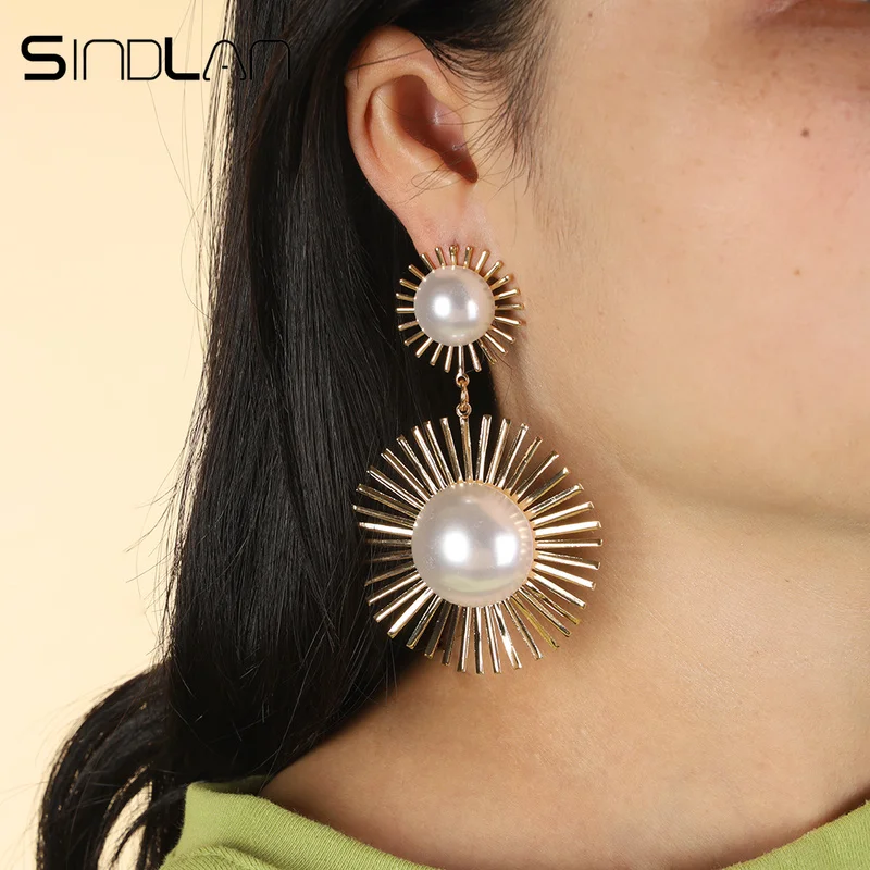 Женские крупные серьги подвески Sindlan большие с жемчужинами и цветком эффектные