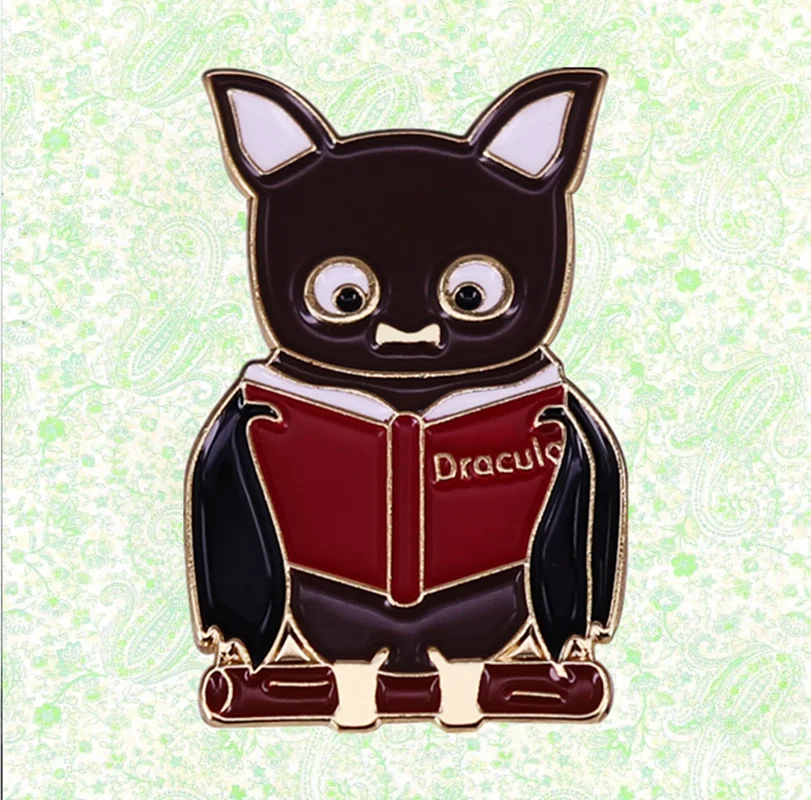 Милой летучей мышью Чтение Дракулы книга эмали штырь Lonely Lady Готический роман