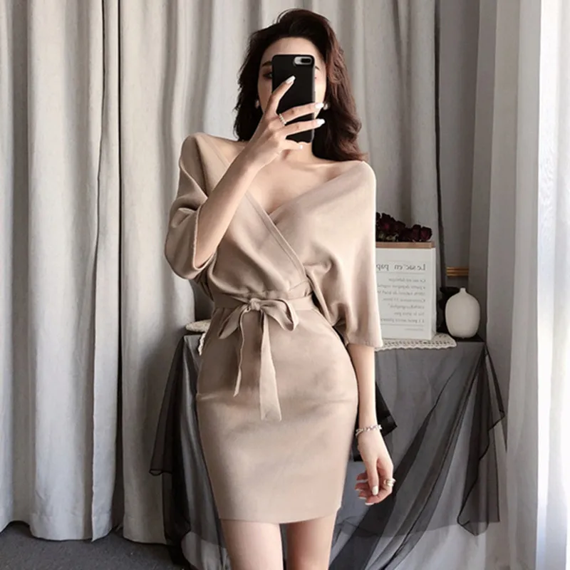 Сексуальное трикотажное платье с короткими рукавами и v образным вырезом для