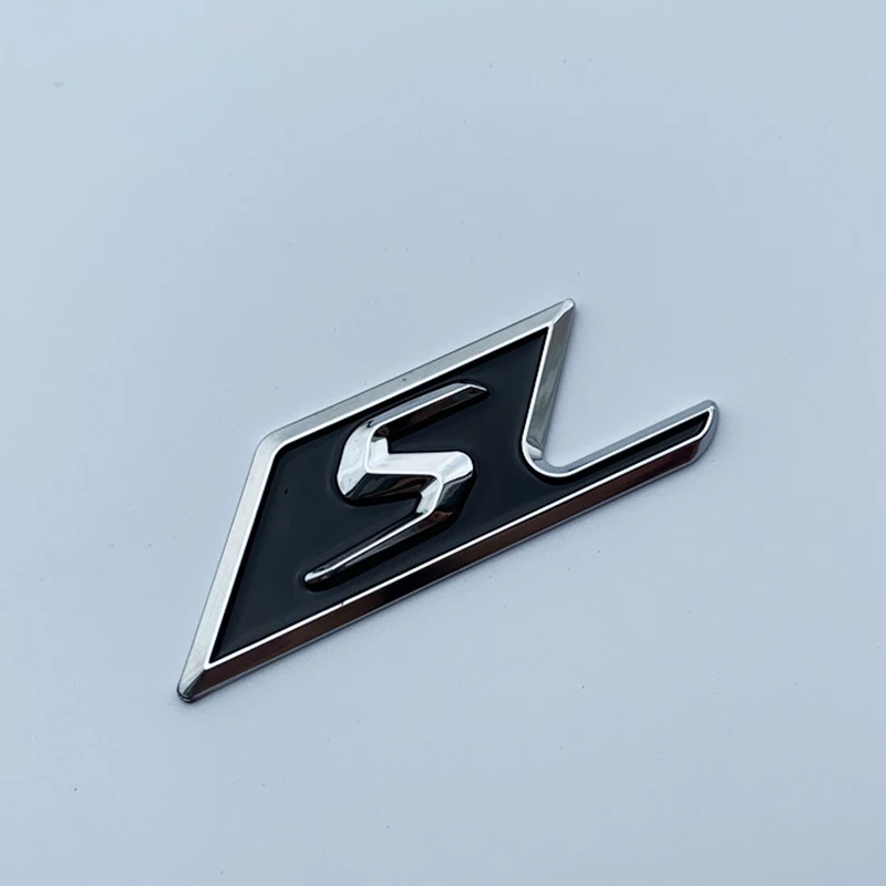 chrome edge S Значок S для Mercedes Benz AMG SAMG E63S C63S GLC63S GLE63S эмблема автомобиля Стайлинг багажника переустановка наклейка глянцевый черный красный серебристый - Цвет: chrome edge S
