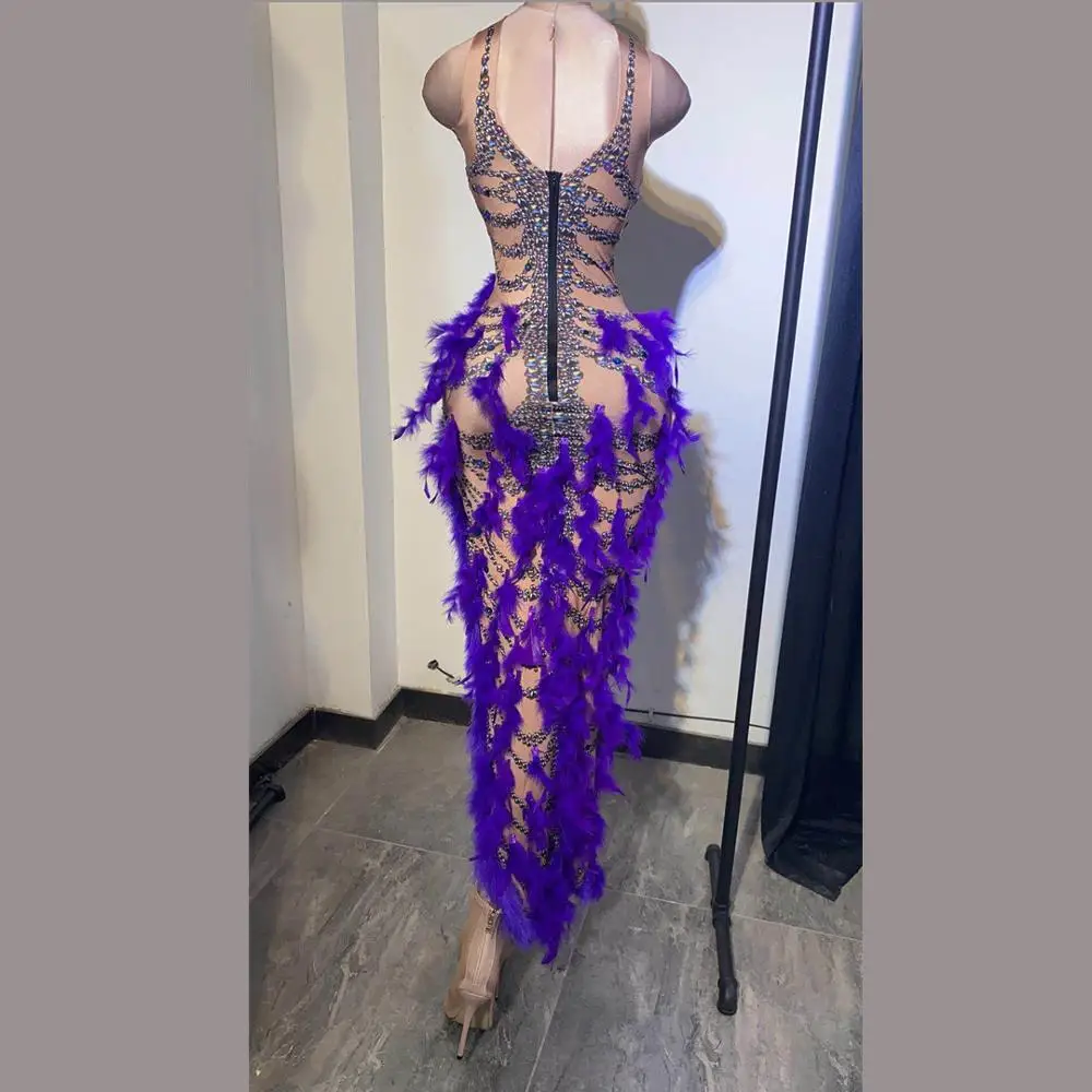 Женское вечернее платье русалка фиолетовое с высоким разрезом стразами и