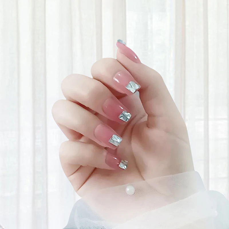 Накладные ногти 24 шт. Типсы короткие плоские головки простые белые линии