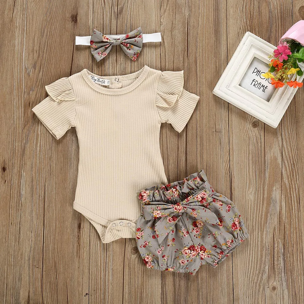 Комплект летней одежды для маленьких девочек комбинезон + шорты с цветочным