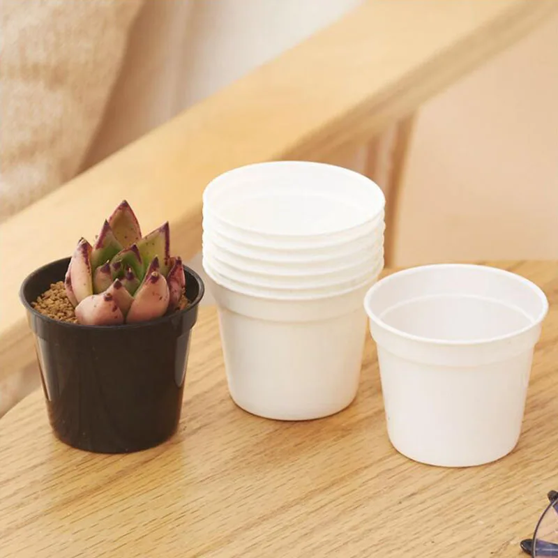 Пластиковый горшок для выращивания растений