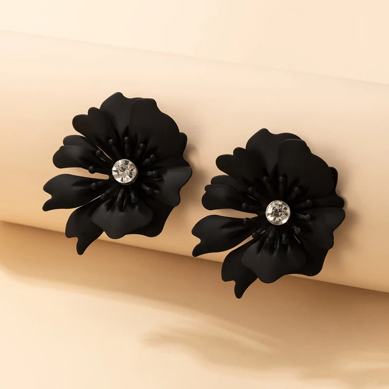 

docona Korean Black Flower Acrylic Resin Stud Earring for Women Charming Rehinestone Earrings Fashion Party Jewelry Gift 18628