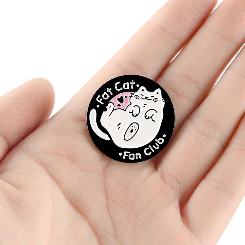 Fat Cat Fan Club эмалированная булавка белый котенок черный круглый значок броши