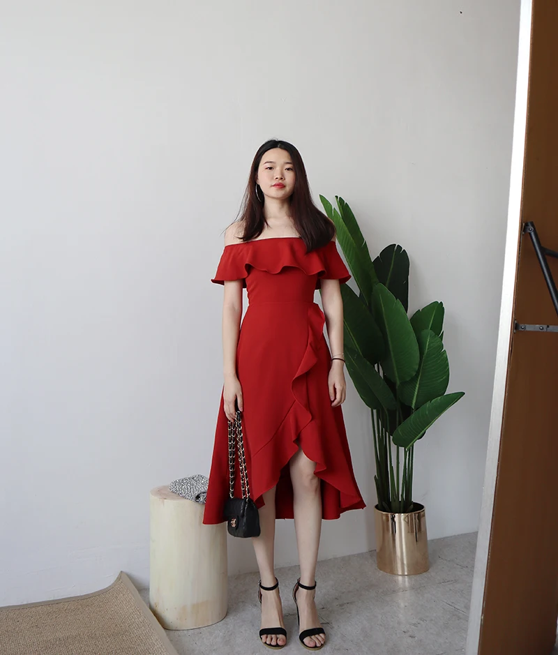 Женское платье с вырезом лодочкой повседневное однотонное средней длины и