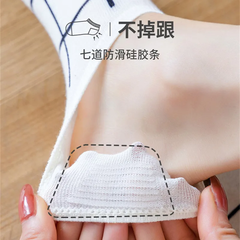 

3Pairs Caramella Women's Cotton Invisible No show Socks Non-slip Summer Flowers Cows Pattern Silicone Cute Thin Ankle Boat Socks