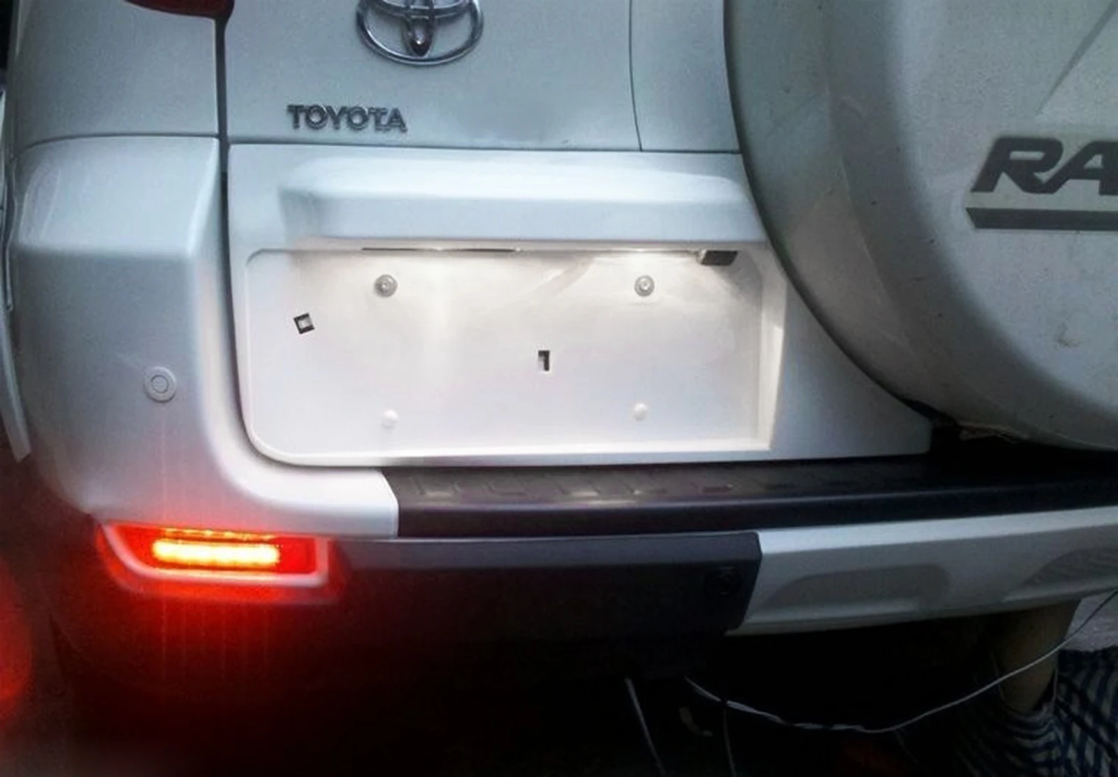 Светодиодсветильник ка номерного знака ANGRONG для Toyota Auris RAV4 MK3 XA30 Aygo AB40/KGB40/PAB40 |