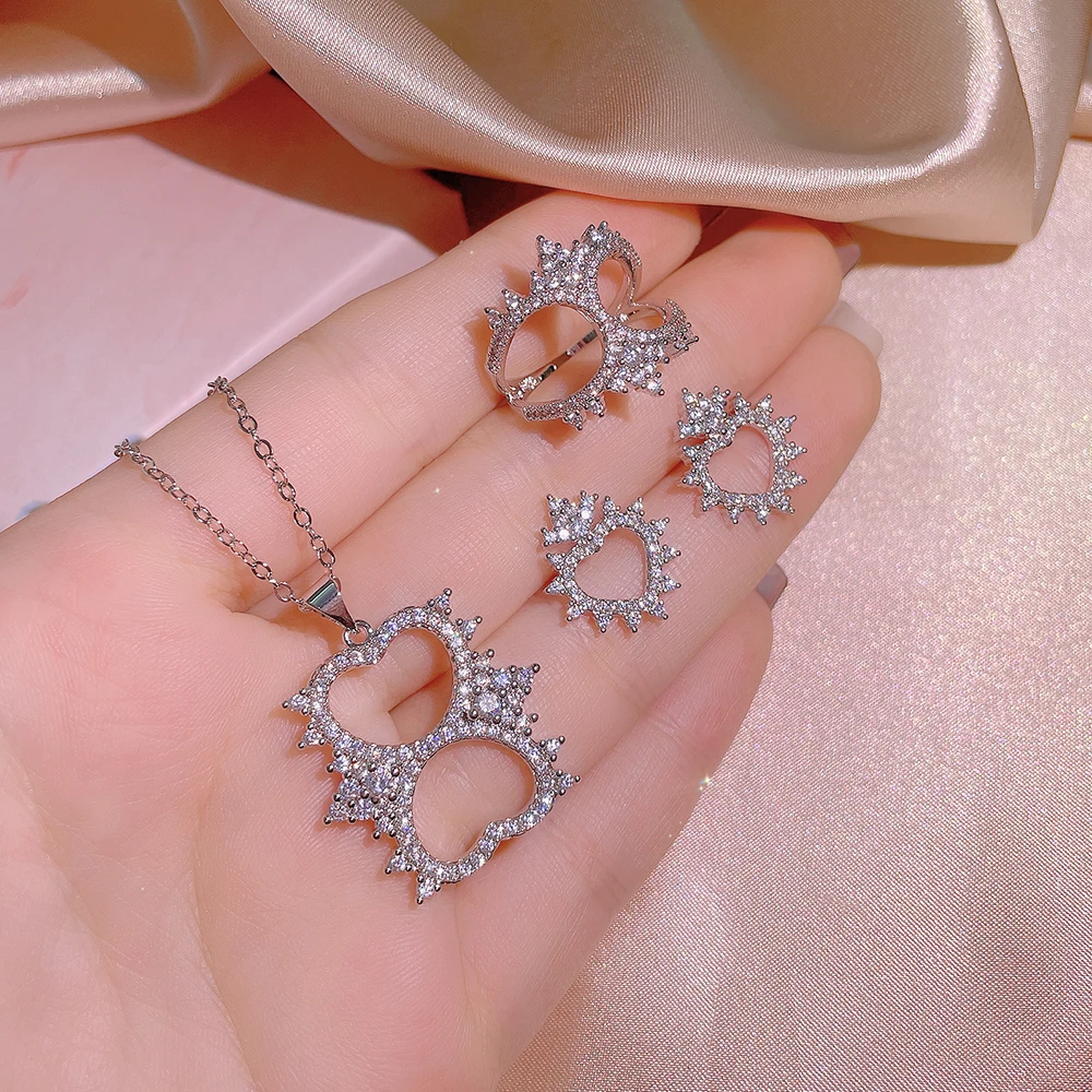 

3 Pieces/set of Exquisite Love Heart-shaped Crown Ring Necklace Jewelry Set Ladies Jewelry Birthday Gift Adjustable Ring