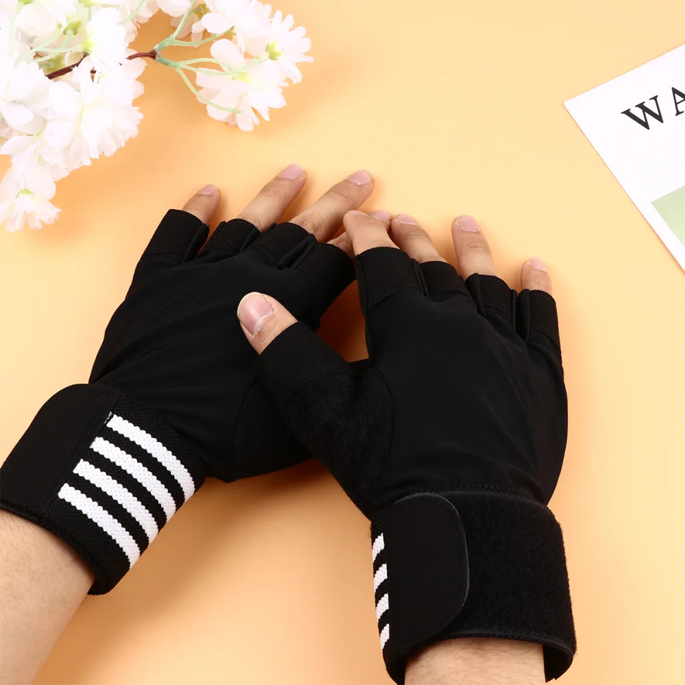 

1 Pair of Outdoor Strength Training Half Finger Wrist Bracers Palm Protective Sports Equipment for Weightli
