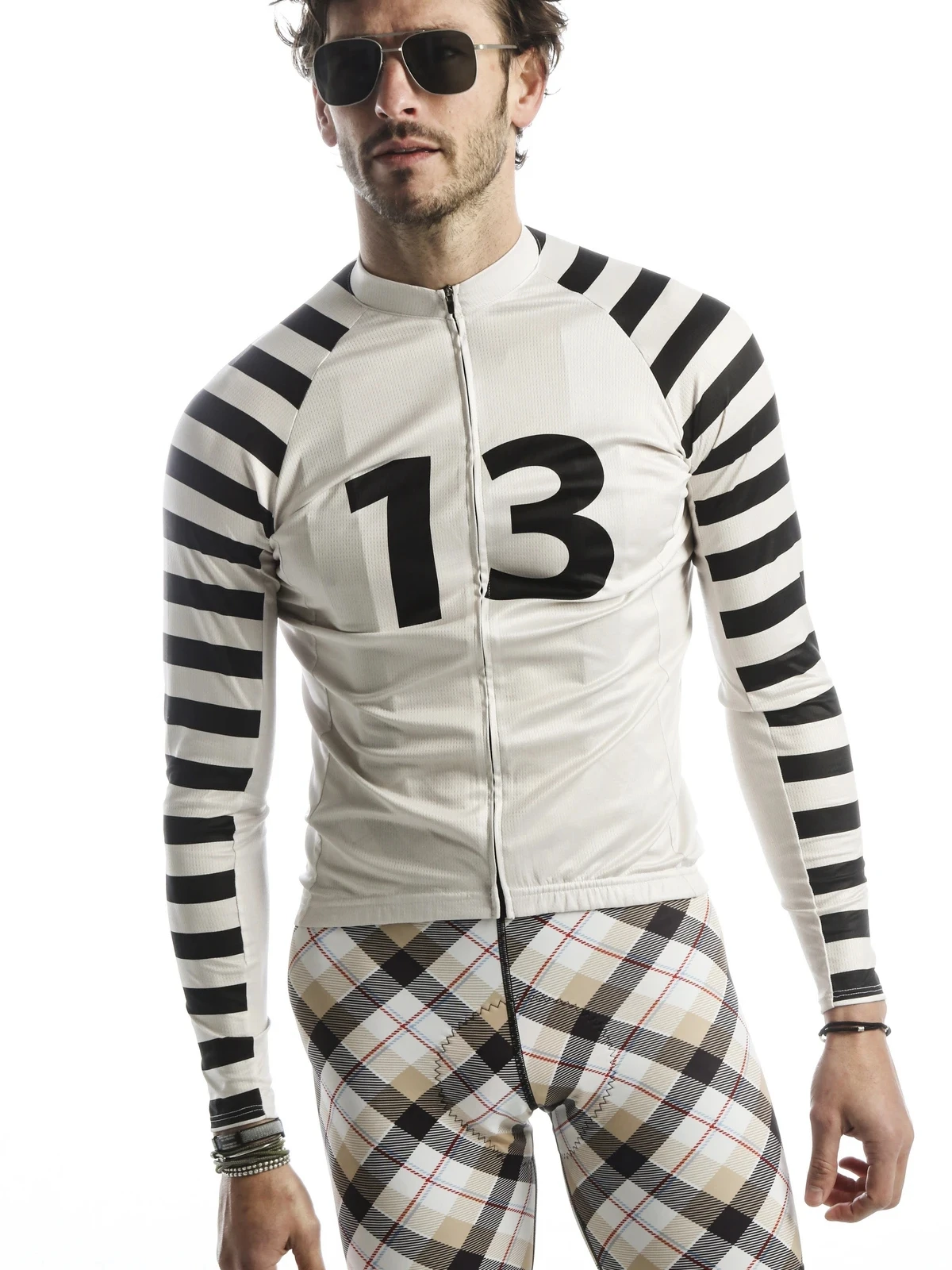 

Футболка мужская с длинным рукавом и принтом LOVE THE PAIN Number 13