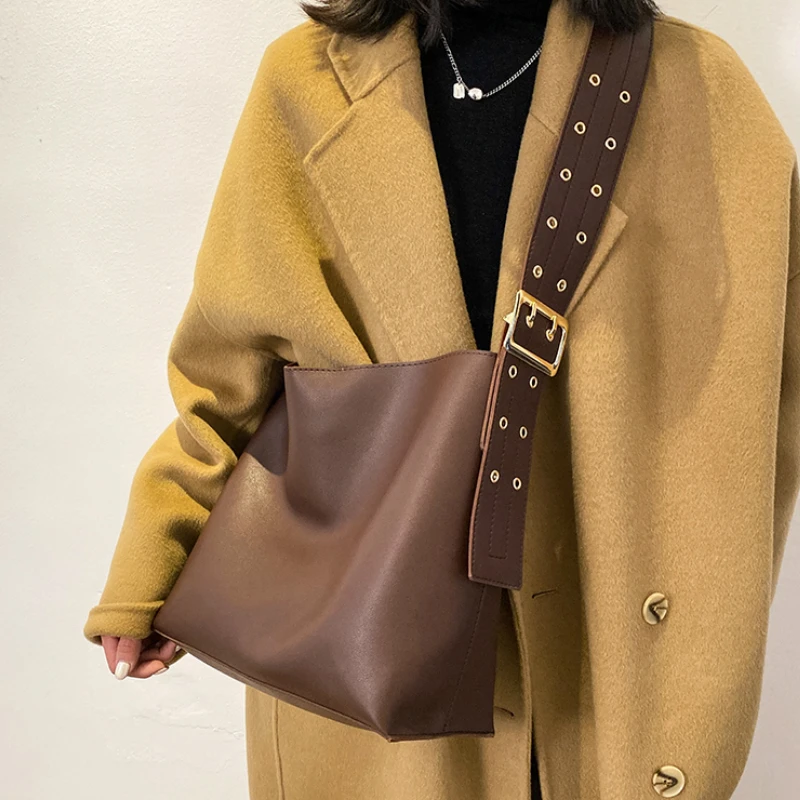 

Composite Bag Leather Shoulder Bag For Women 2021 hit Branded Wide Belt Designer Handbags Women's Trend Solid Color Bucket Bag