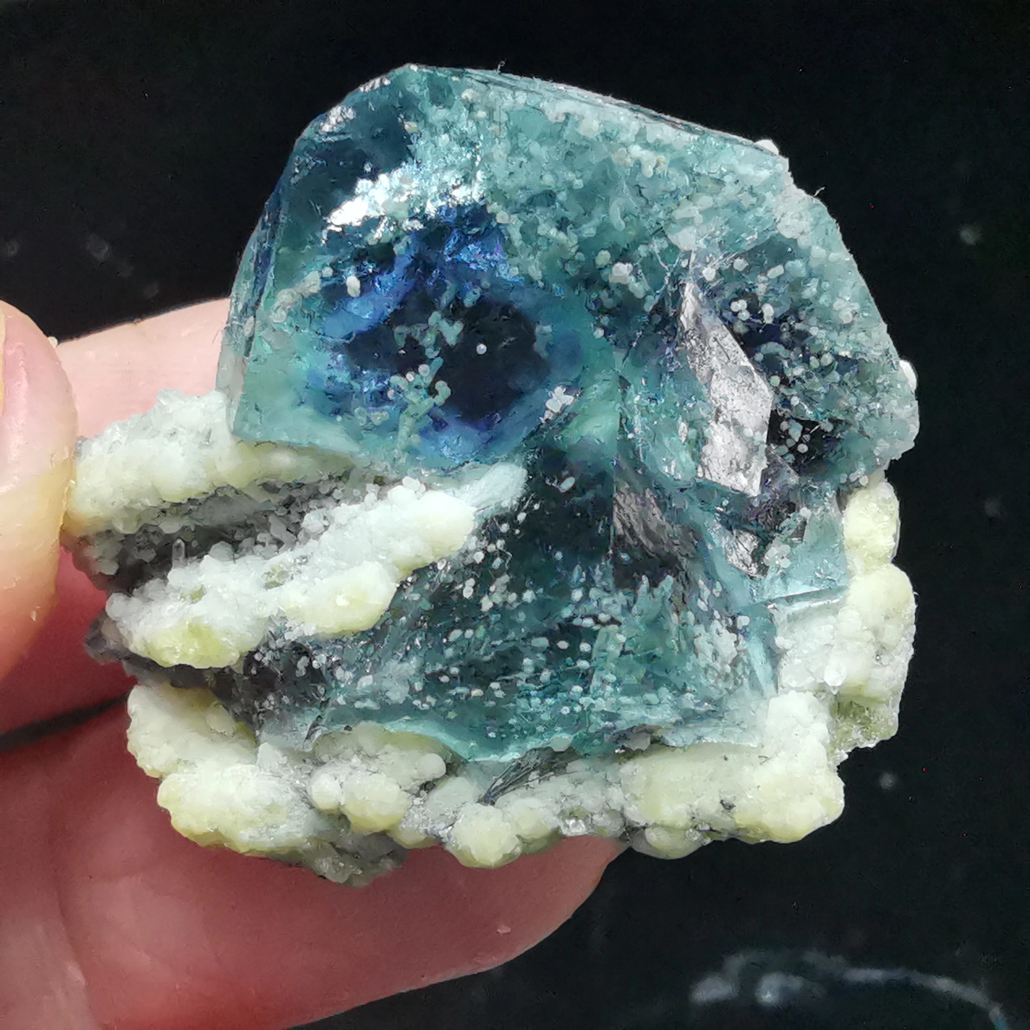 

15.7gNatural rare green purple heart fluorite mica associated mineral specimen stone and crystal healing QUARTZ GEM