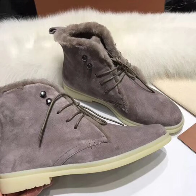 Женские зимние ботинки с высоким берцем шерстяные телесного и черного цвета со