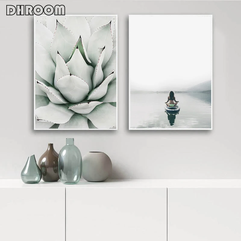 Черно-белая картина на холсте пейзажа с северным светом голубого озера в скандинавском стиле современного декора для дома