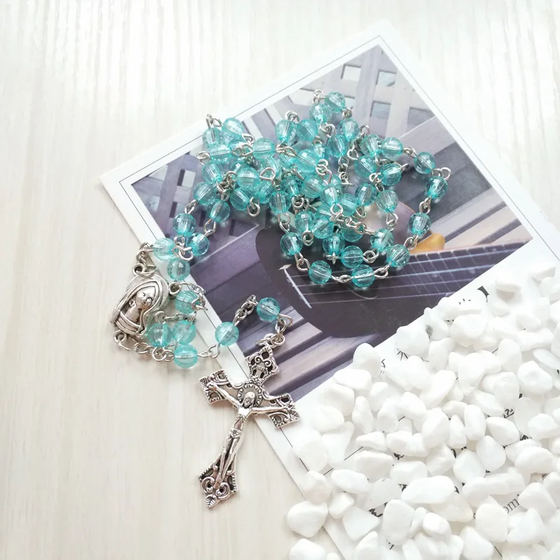 Ожерелье QIGO женское прозрачное голубое акриловое с подвеской в виде креста