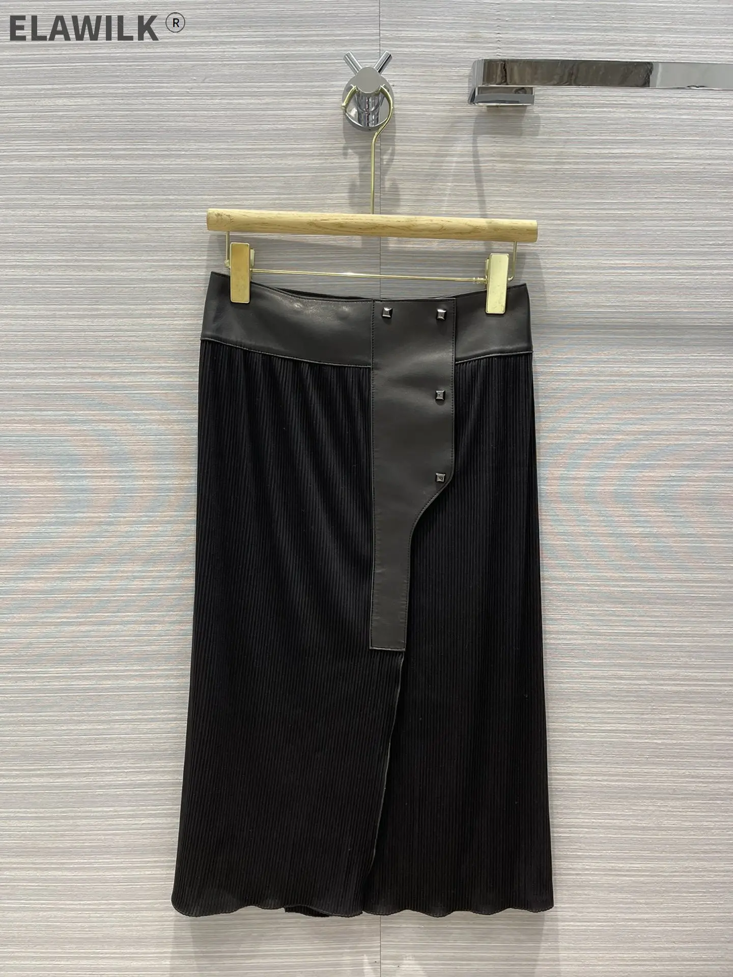

2021 Autumn New Black Skirts for Women Good Quality Sheepskin Spliced High Waist Skirts Fashion 3D Cut Slim Pleated Skirts Lady