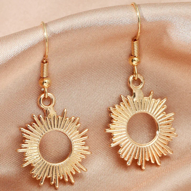 

Creative Golden Sun Flower Metal Hollow Dangle Earrings for Women Girl Party Charm Jewelry