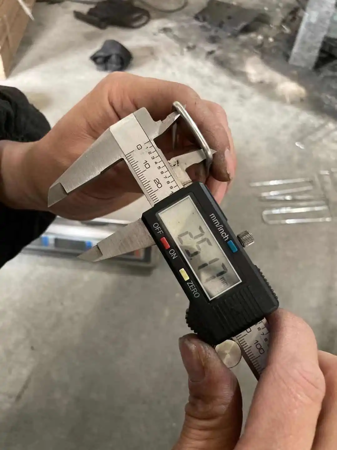 Оцинкованные скобы для скота | Обустройство дома