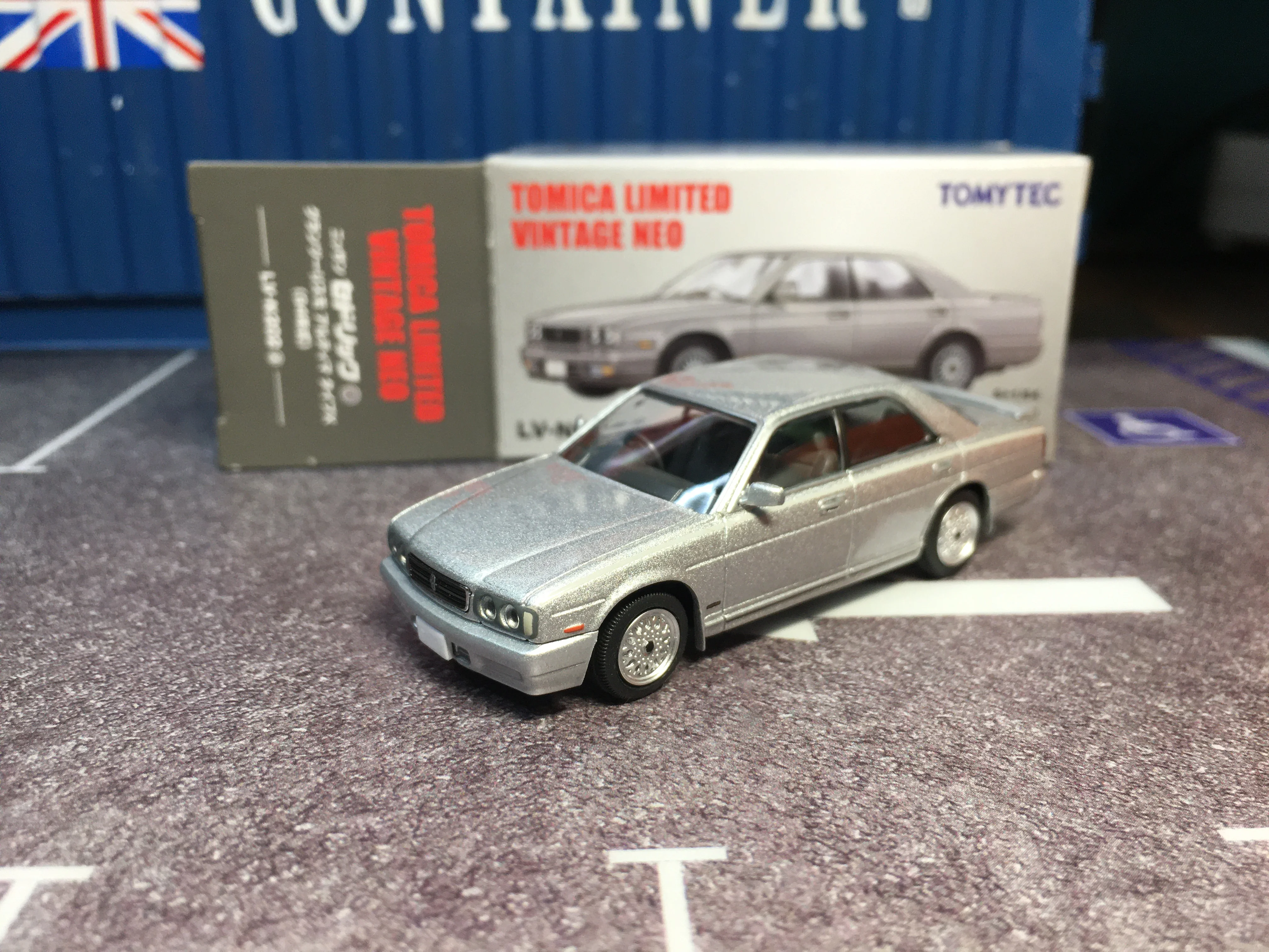 

TOMYTEC TLV 1/64 Nissan Cedric Gran Turismo Ultima LV-N202a Die Cast Model Car Collection Limited