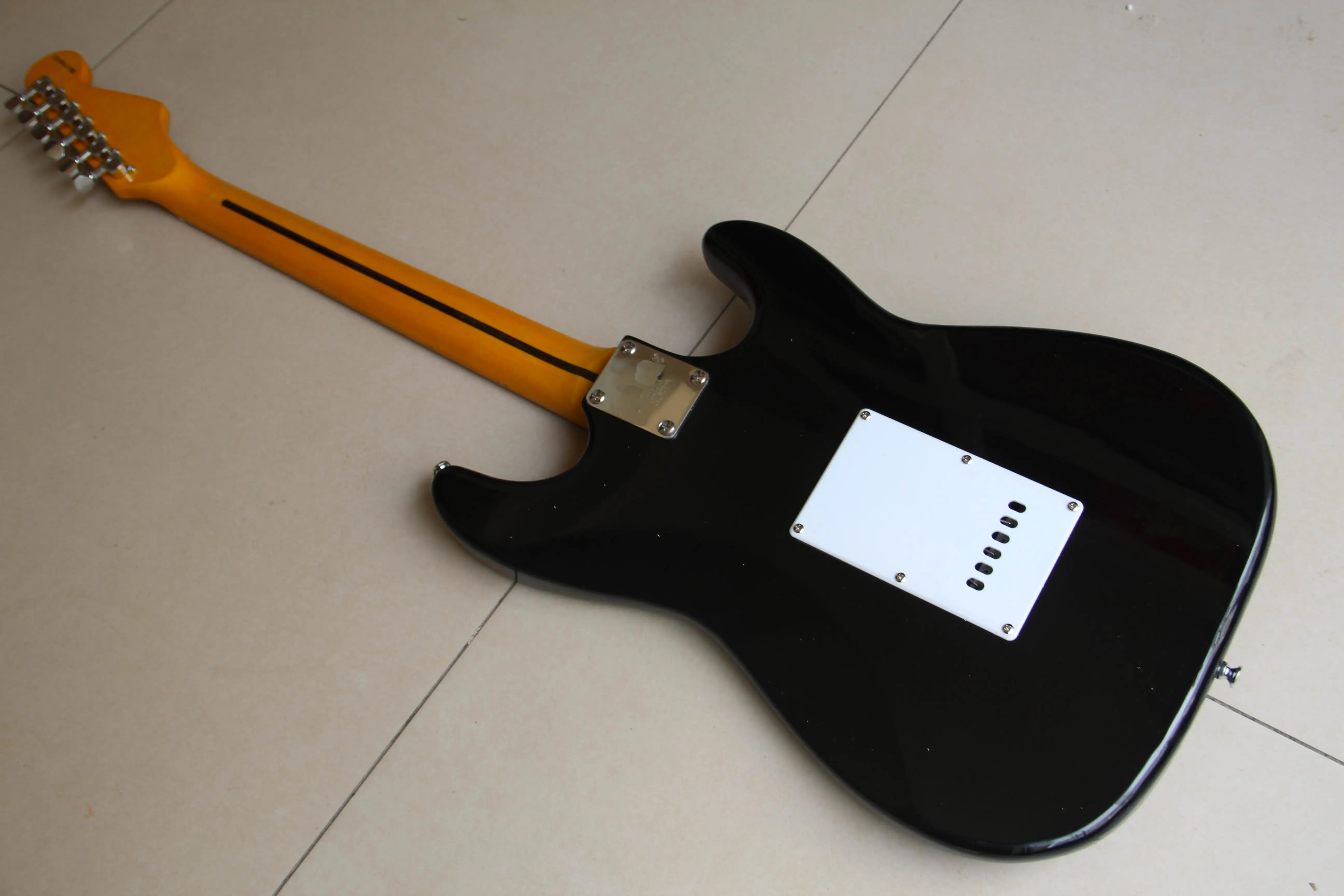 Оптовая продажа гитары из Китая новая леворукая STR электрическая гитара в черном