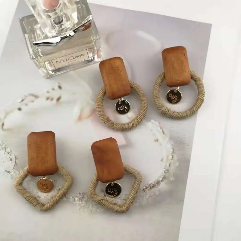 

Vintage Drop Earrings Women Jewelry Fashion Boucle D'Oreille Femme 2021 Pendientes Mujer Moda Brincos Wood Hollow Earring