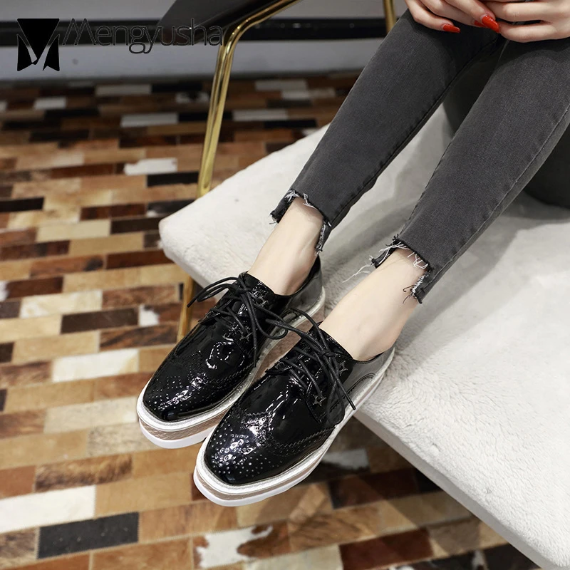 Броги с перфорацией на шнуровке женские брендовые туфли из лакированной кожи