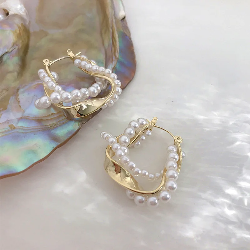 

Origin Summer Exquisite Twisted Simulated Pearl Earrings for Women Brass Gold U Shape Twisted Hoop Earrings Delicate Jewelry