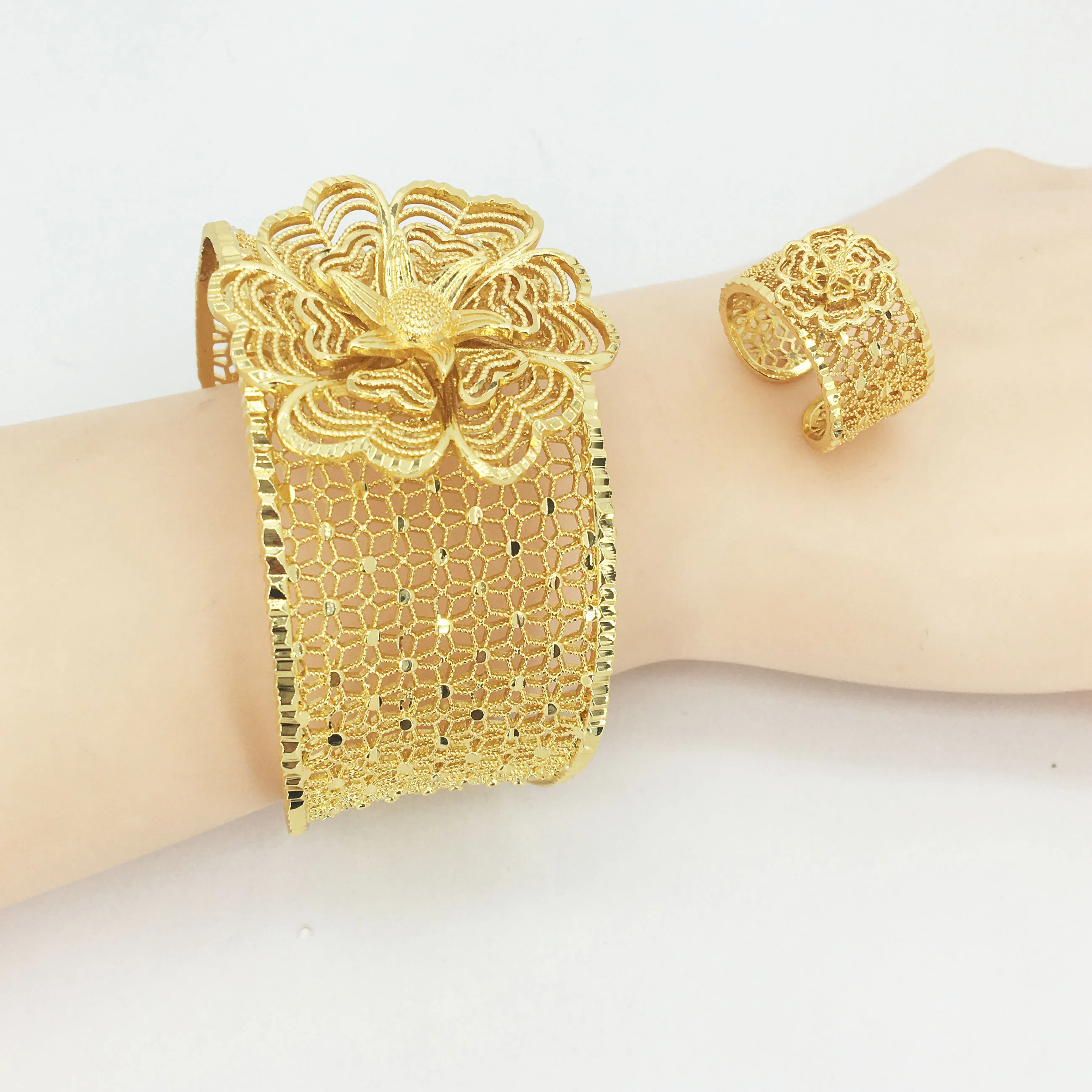 Высококачественные итальянские золотые ювелирные изделия подходящие для женщин