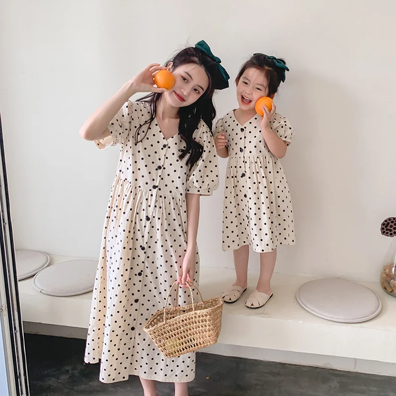 

Summer mommy and me clothes cotton dot V-Neck puff sleeve dress for mom and girls fashion single breasted loose family dresses