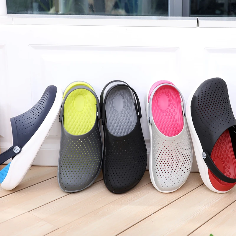 

2020 Men Sandals Crocks Summer Hole Shoes Crok Rubber Clogs Men EVA Unisex Garden Shoes Black Crocse Beach Flat Sandals Slippers