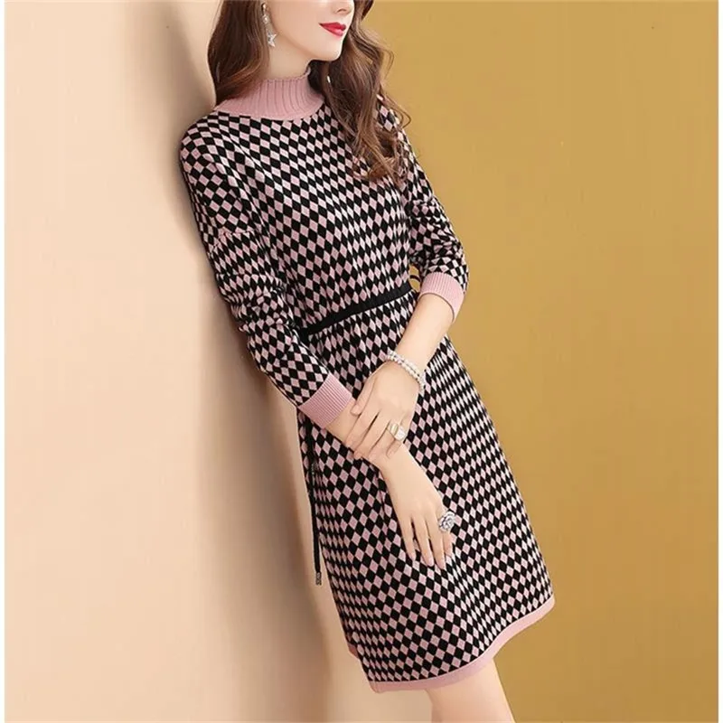Женское зимнее вязаное платье с клетчатым узором длинным рукавом приталенное 2019